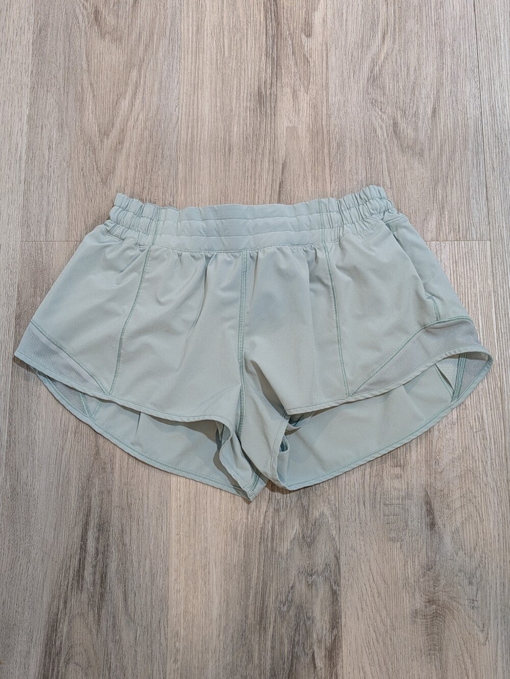 Lululemon Women’s Size 10 Regular Light Blue Athletic Shorts Stretch Running